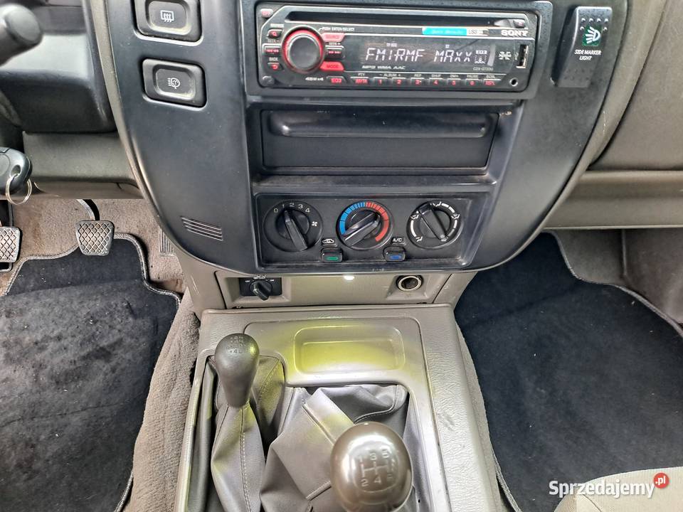 Nissan Patrol Y61 30 welurowa tapicerka Kłodzko