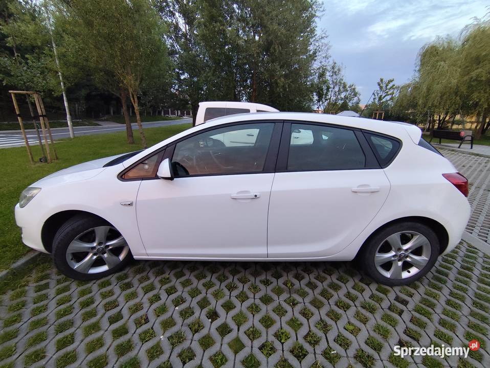Samochód Opel Astra j 20102011 14 100 bez turbo 1400cm3 Bochnia
