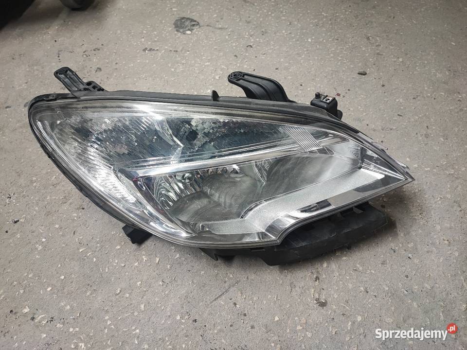 Opel mokka prawa przednia lampą Radom