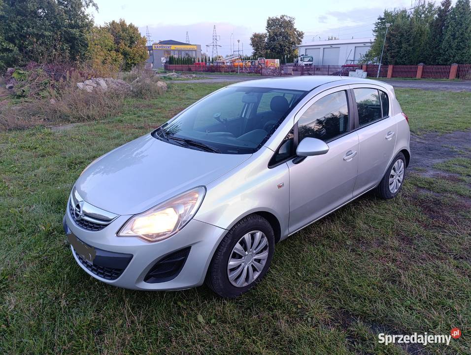 Opel Corsa 13 D oszczędny długie opłaty 2012r