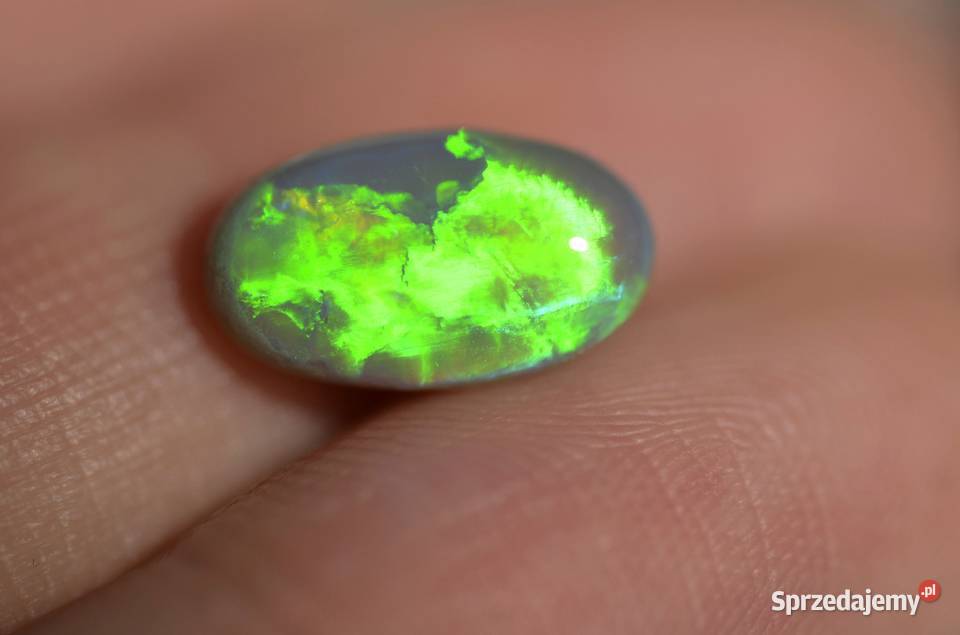 szlachetny naturalny opal australijski szary
