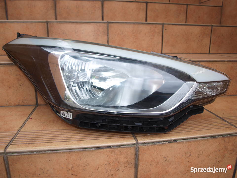 Hyundai i20 lampa prawa przód 7 Pinów 2015 2019r osobowe sprzedam
