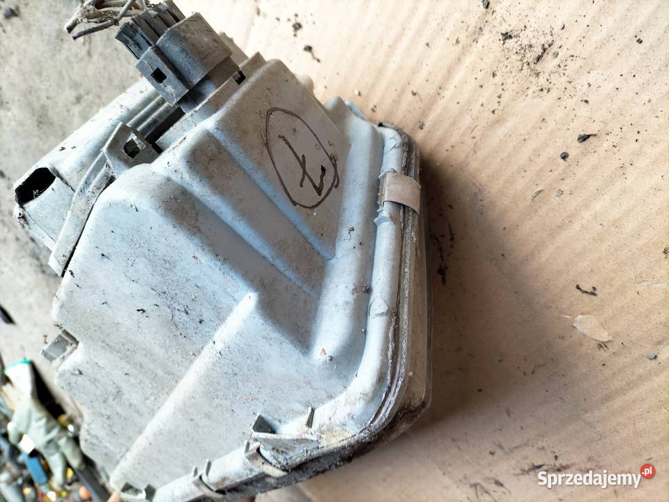 VW PASSAT B4 LAMPA PRZÓD PRZEDNIA PRAWA ZAŚLEPKA Kamień-Kolonia