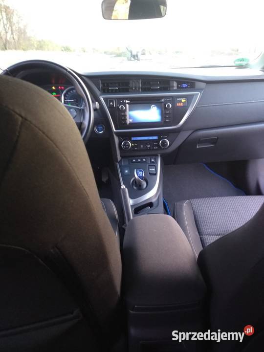 Sprzedam Toyotę Auris hybrid kombi 2015 łódzkie Piotrków Trybunalski