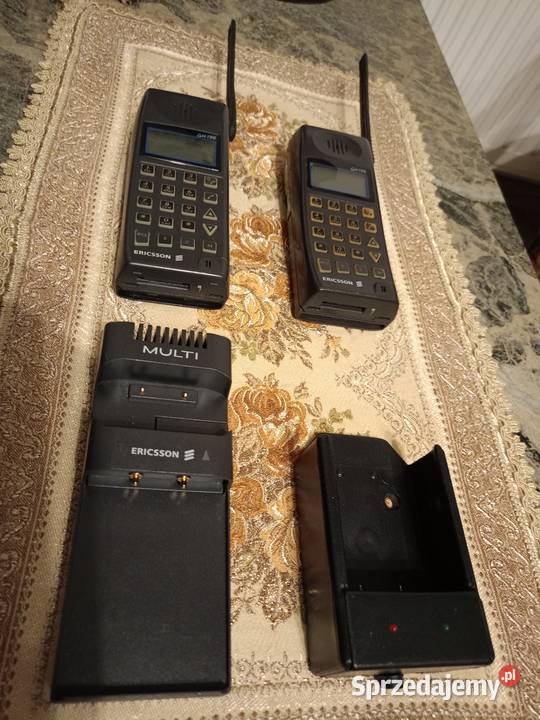 Zabytkowe Telefony ERICSSON GH198 i ładowarki Drawski Młyn