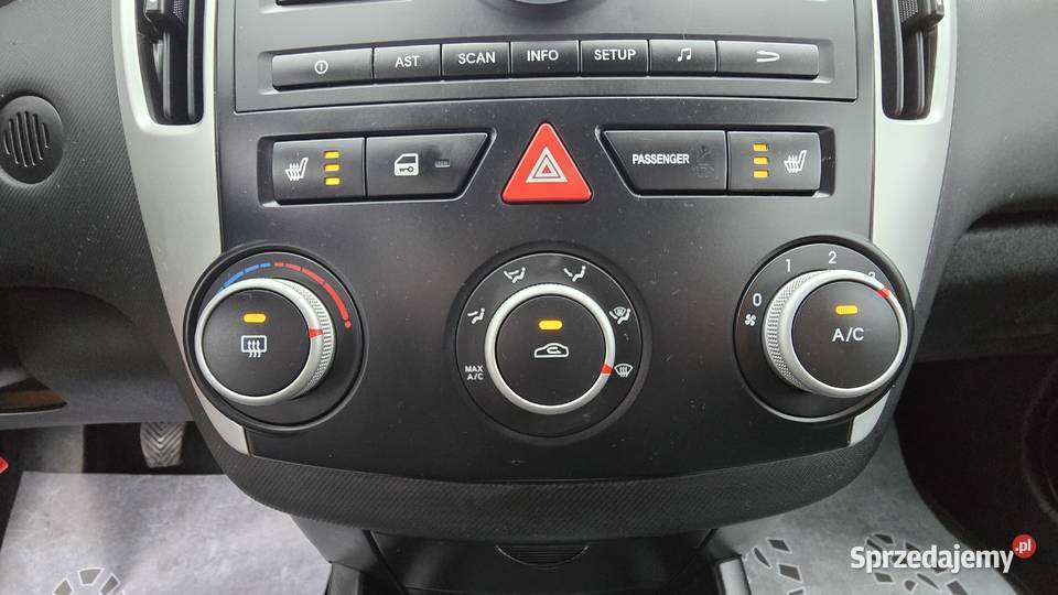 LIFT 14 Benzyna Grzane fotele Bluetooth Klima Kia sprzedam