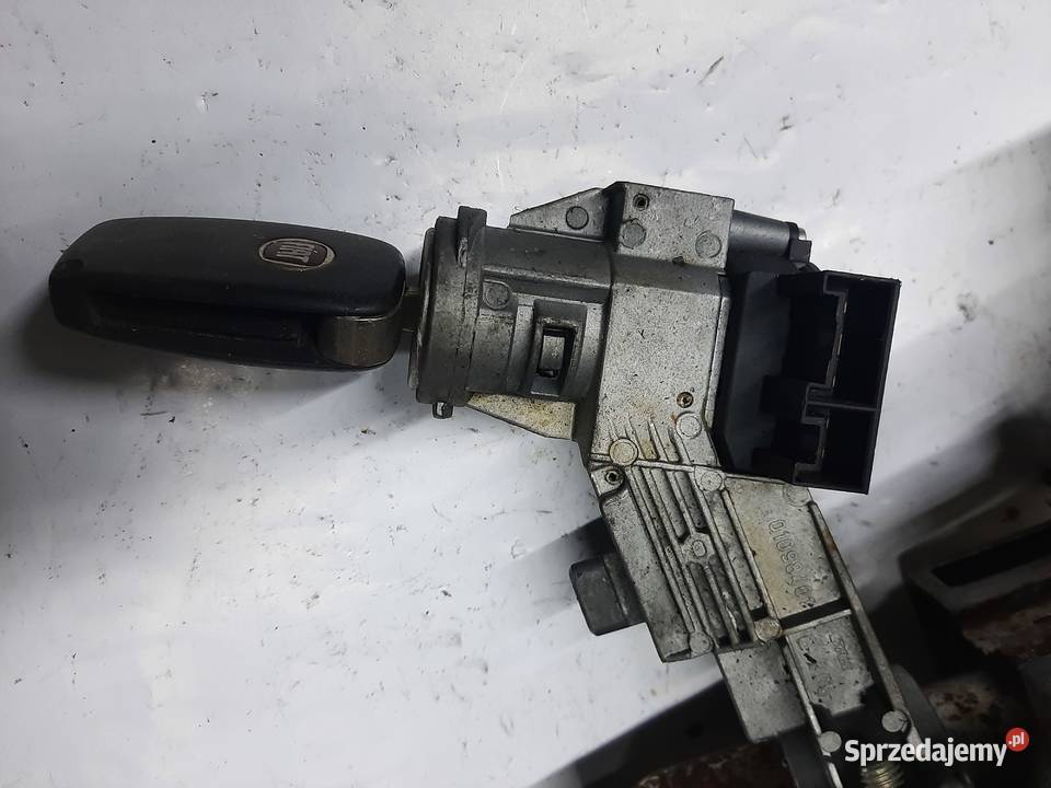 Fiat Grande Punto stacyjka z kluczykierm korek Ksawerów