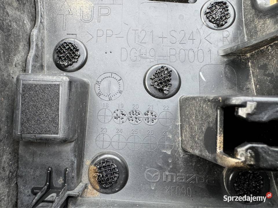 Listwa błotnika przód prawa rh Mazda cx30 Cx30 osobowe Sieraków