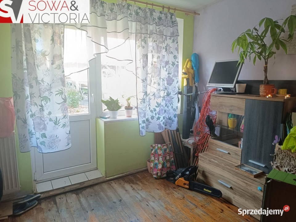 Parter domu z pięknym ogrodem