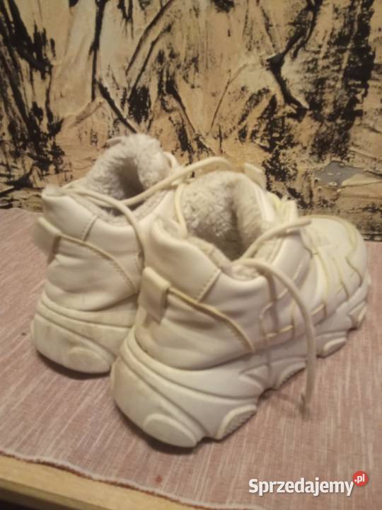 Białe buty