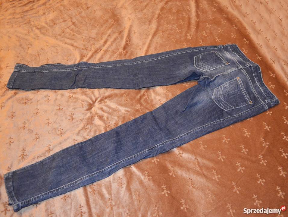 Markowe spodnie jeans PullBear