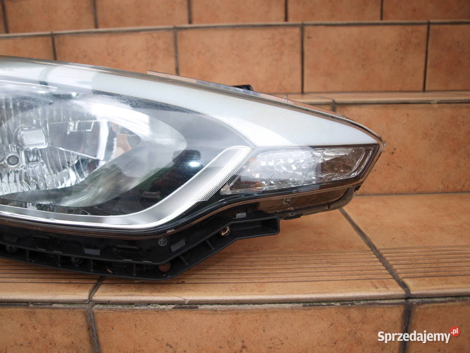 Hyundai i20 lampa prawa przód 7 Pinów 2015 2019r osobowe