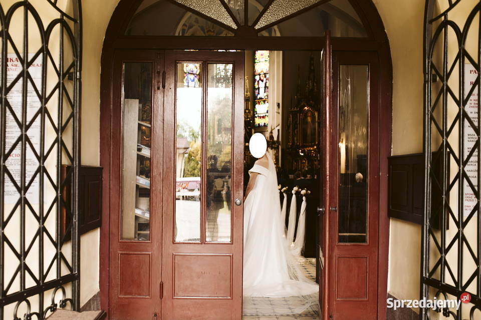 Klasyczna Suknia ślubna S z podpinanym trenem Klasyczna Damska Moda i Styl Rzeszów