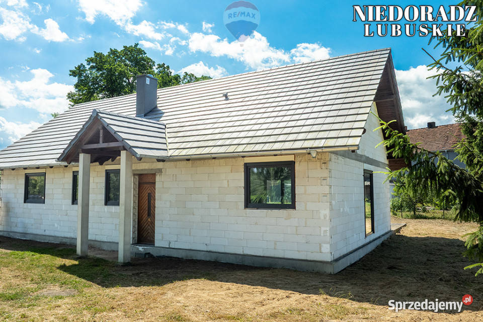 Dom stan surowy zamknięty działka 964 m dachówka Niedoradz