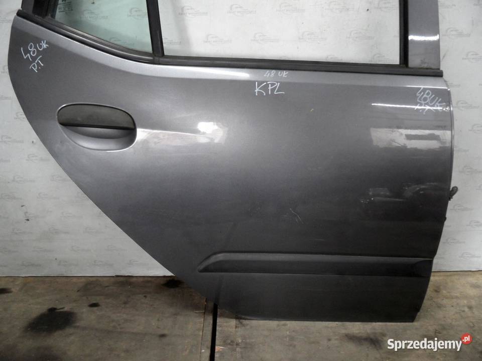 HYUNDAI i10 10r drzwi prawy tył Karoseria