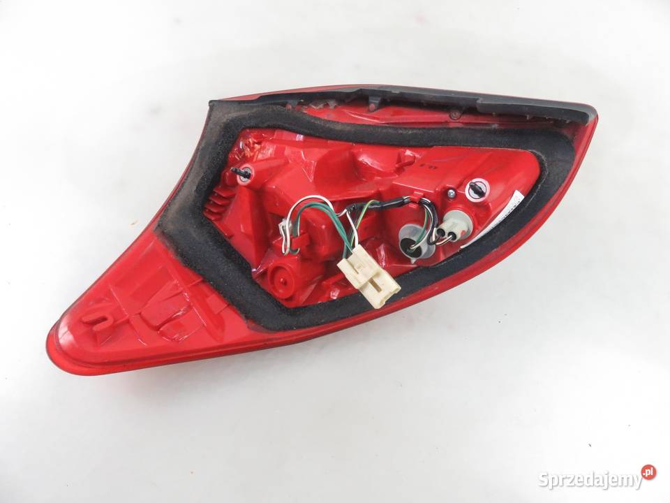 LAMPA PRAWA TYLNA TOYOTA RAV 4 III