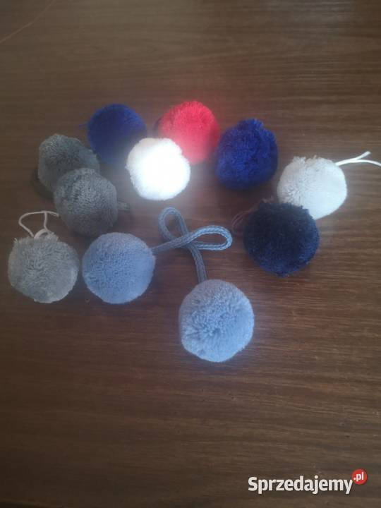 Sprzedam pompony do czapek pojedyńcze i na Produkcja Dęblin sprzedam