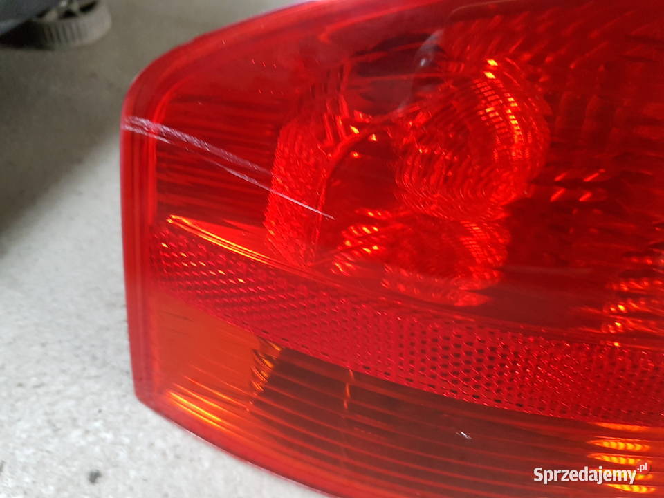 AUDI A4 B7 SEDAN LAMPA TYLNA LEWA ZEWNETRZNA Lewe Turek