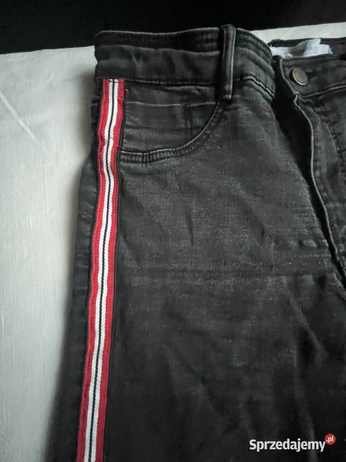 Czarne jeansy ZARA skinny z czerwonymi paskami Odzież codzienna Sochaczew