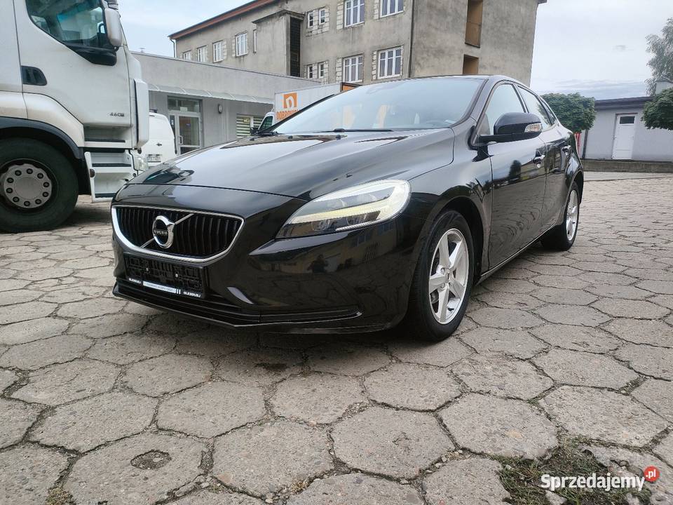 Świeżo sprowadzone V40 Diesel 2017 czarny V40 Dębica