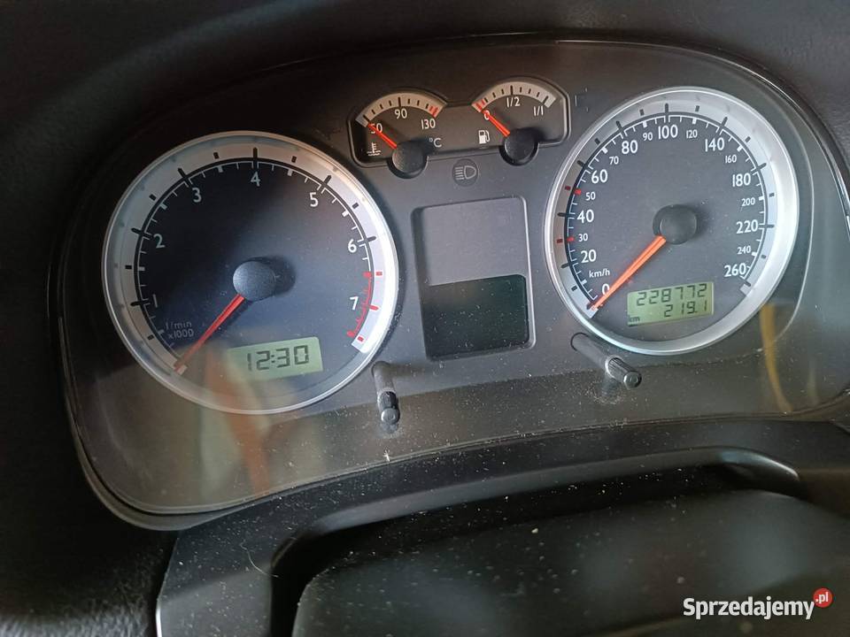 Golf 4 16 benzyna lekko uszkodzony manualna Jędrzejów