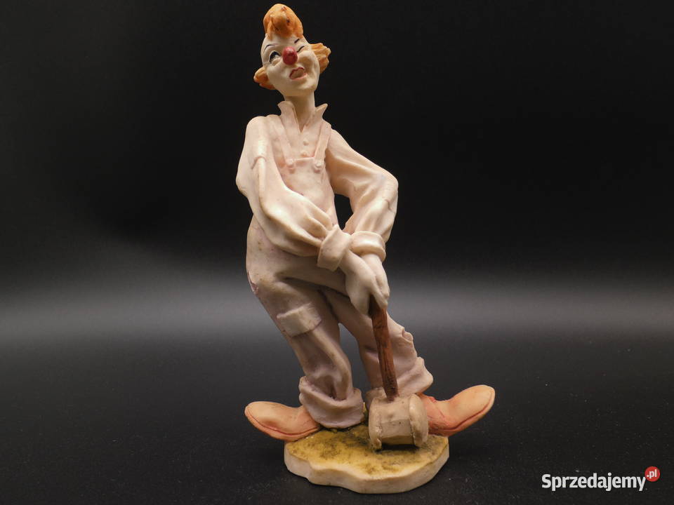 Figurka żywiczna klauna z wiewiórką na głowie Raszków