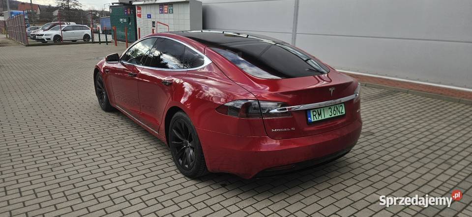 Tesla S 4x4 525 350 na ładowaniu 75cm3 Dębica