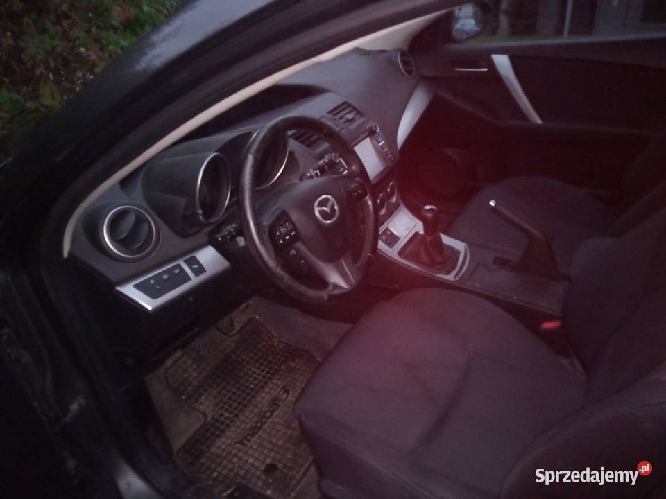 samochód osobowy MAZDA 3