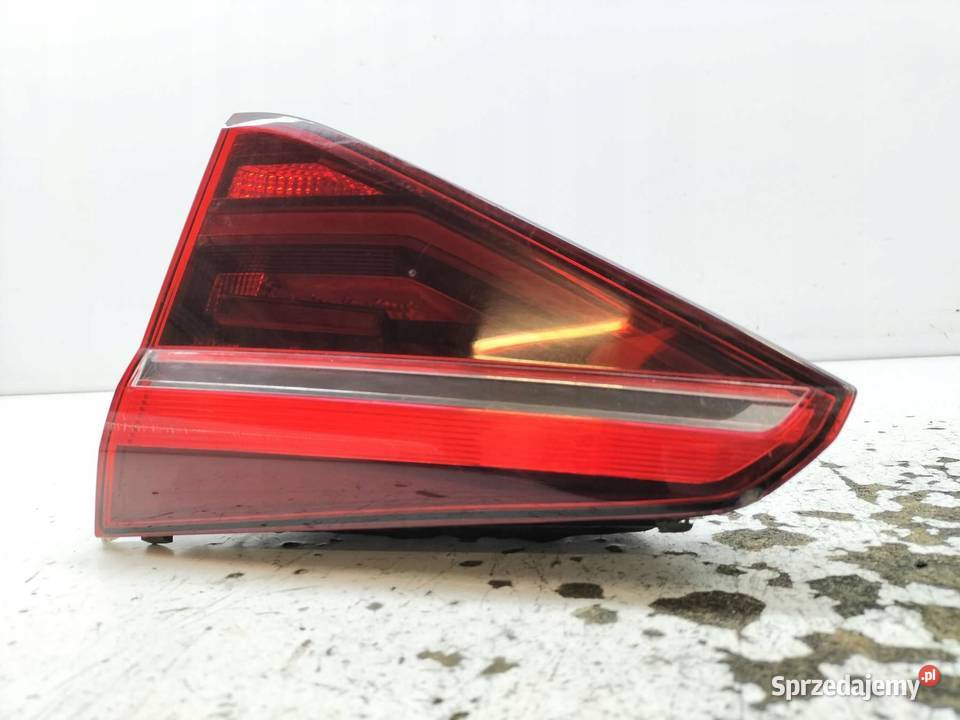 LAMPA TYŁ W KLAPĘ PRAWA SEDAN USA 561945308C VW osobowe
