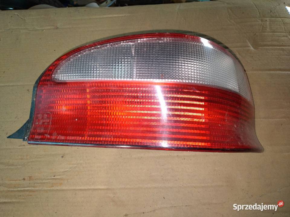 Citroen Saxo lift 5D lampa tylna prawa