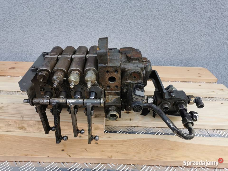 Rozdzielacz hydrauliczny Fendt 824 Turboshift Pozostałe Wilkowo sprzedam