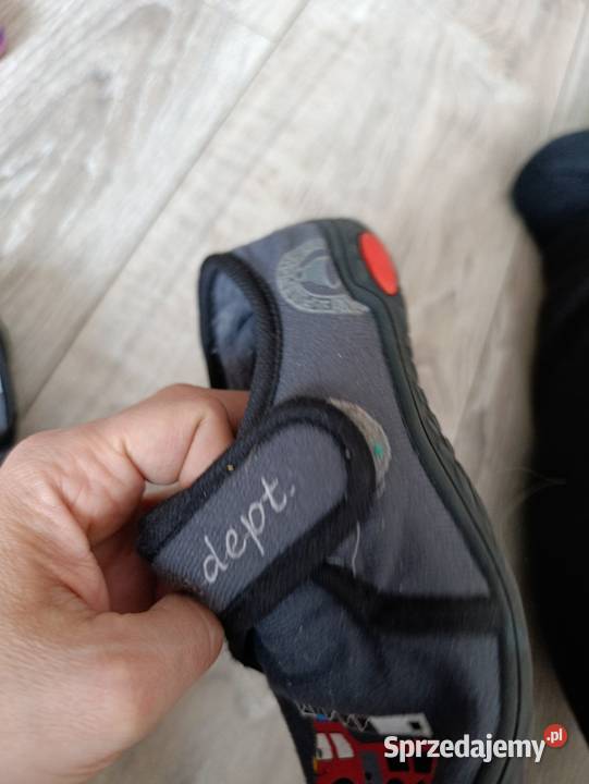 kapcie chłopięce rozmiar 27 długość wkładki 16 5 Poznań