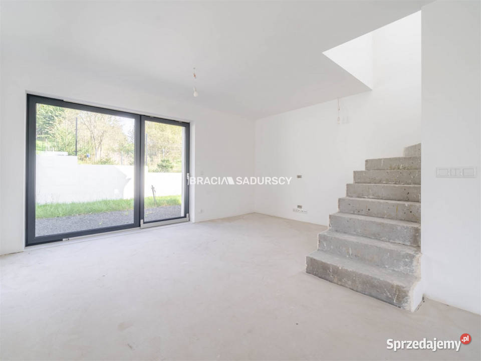 sprzedaży domu wolnostojącego Koźmice Małe sprzedam