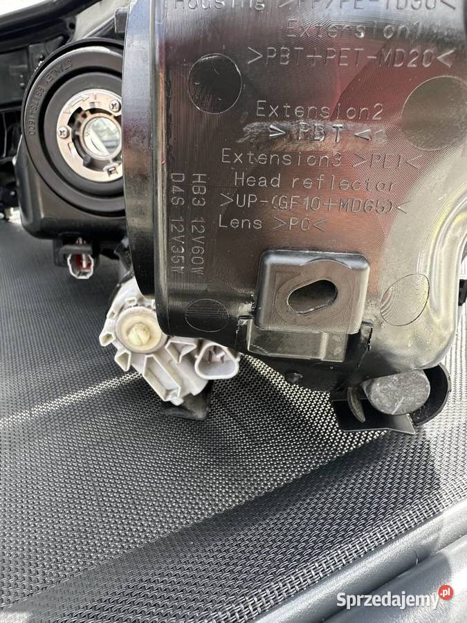 Toyota RAV4 IV Reflektor prawy 8113042542 osobowe Białystok