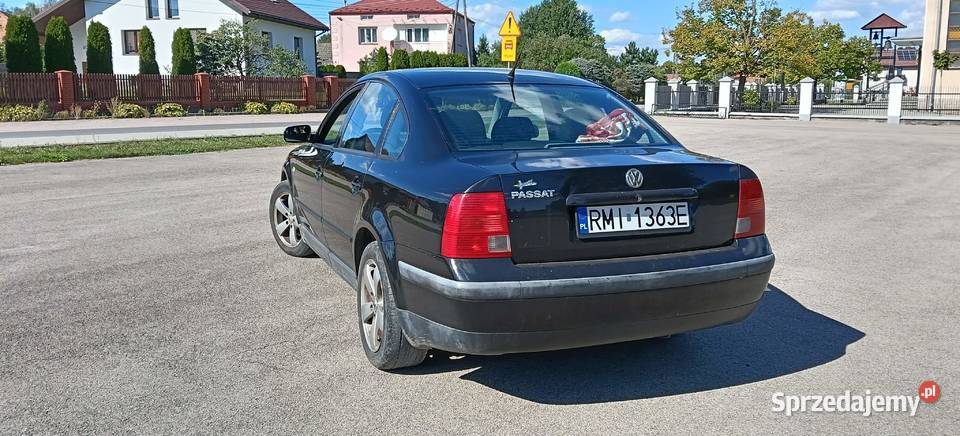 Volkswagen Passat 18 Benzyna LPG 1997 390 000 Jamy