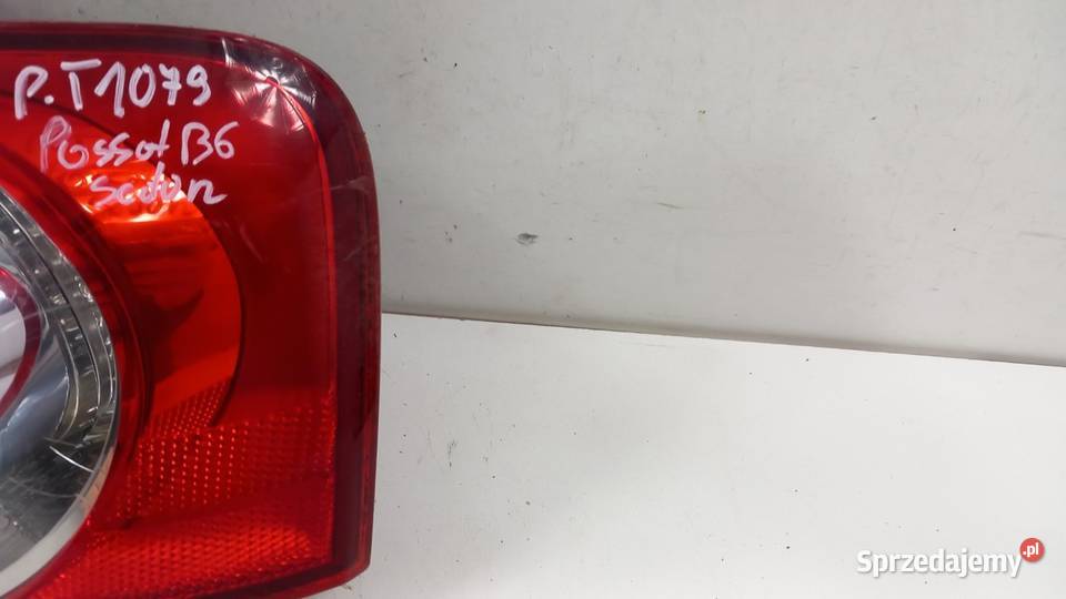 VW PASSAT B6 SEDAN LAMPA TYŁ PRAWA Zbierkowo