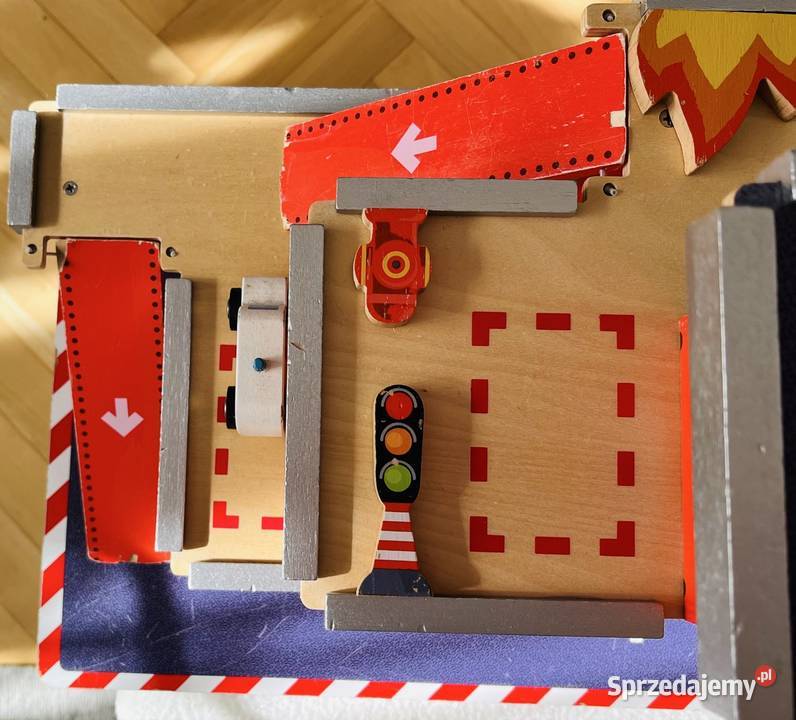 Zabawka drewniana duża Remiza strażacka Janod Kielce