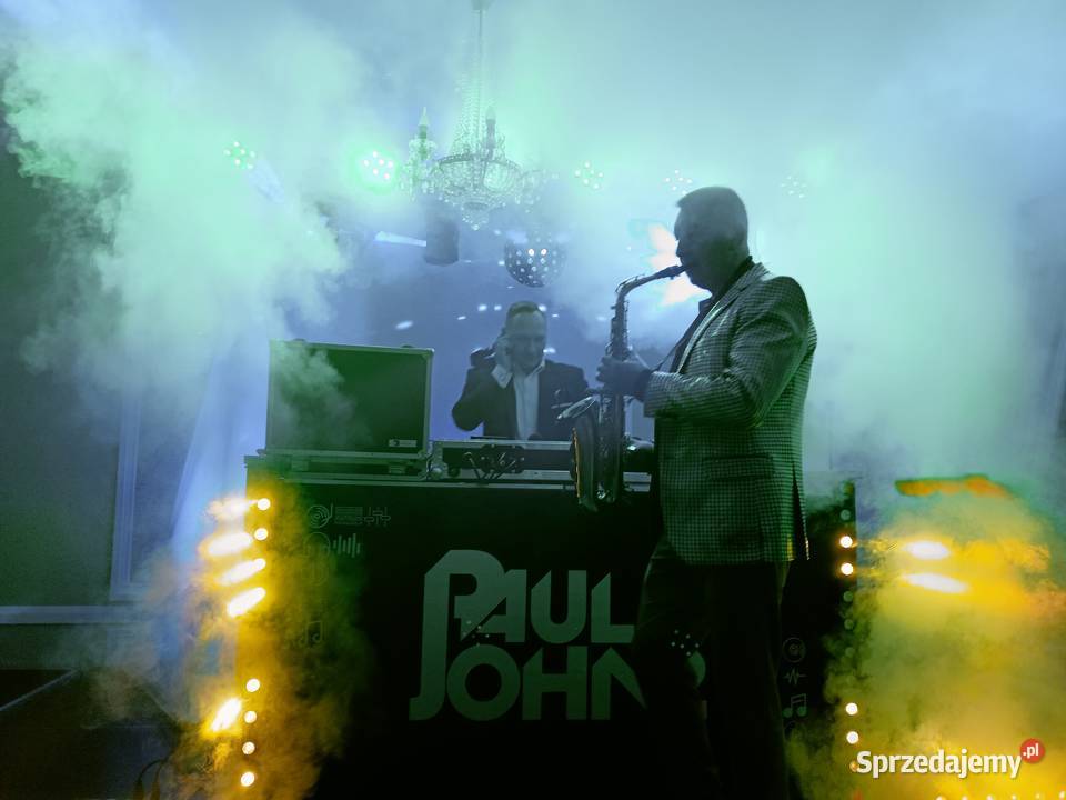 Wokalista i akordeonista z saksofonistą na każdą