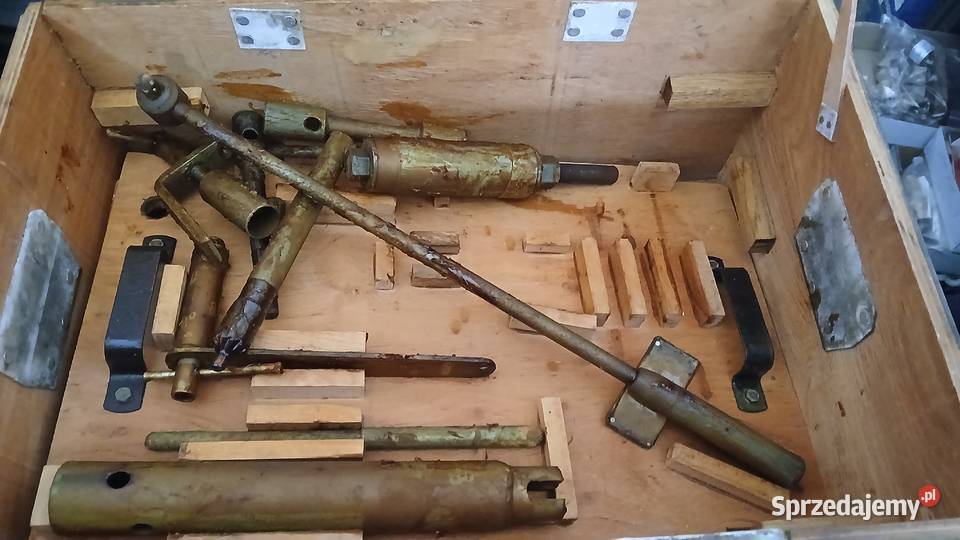 Zestaw narzędzi wojskowych KOR SKOT Skierniewice sprzedam