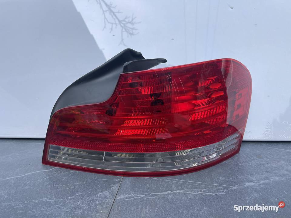 BMW 1 E88 E82 LIFT PRAWA LAMPA TYŁ Ostroróg