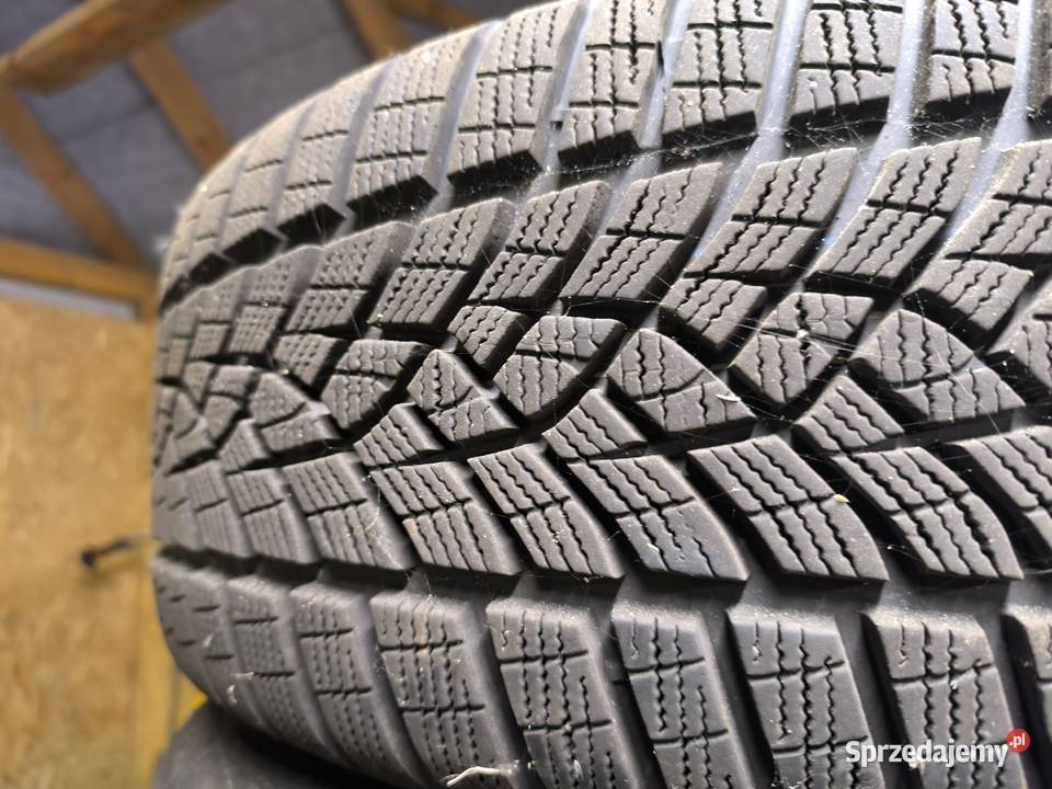 Opony zimowe Goodyear Ultragrip 235x50x18 18cale Żegocina