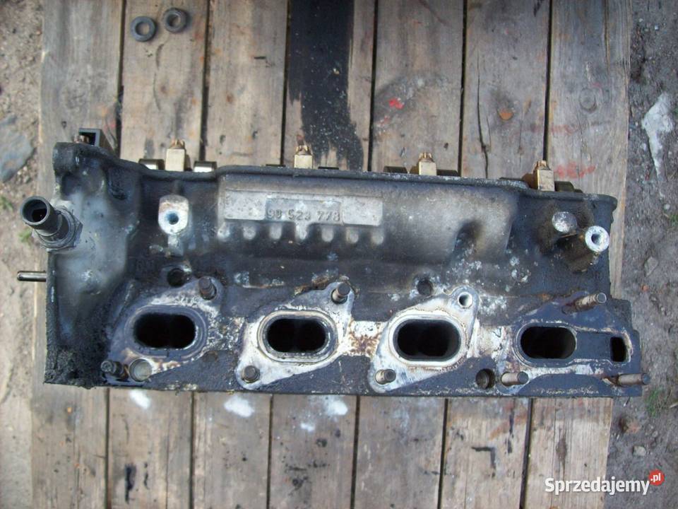 Corsa B 12 16V Glowica z walkami 90529778