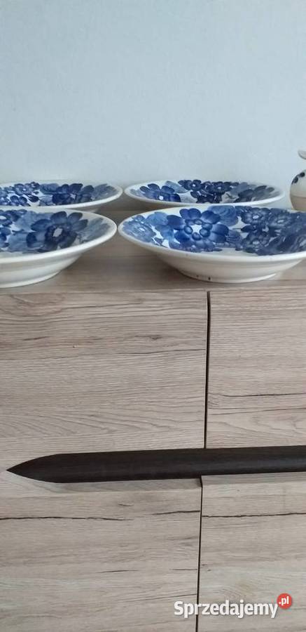 Talerze sygnowane koło Porcelana i szkło