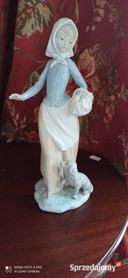 FIGURKA MŁODEJ DZIEWCZYNY Z pieskiem
Zaphir Made Gdańsk