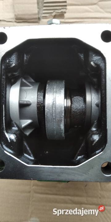 MF 235 MF255 Ursus 28123512 sprężarka Bychawa