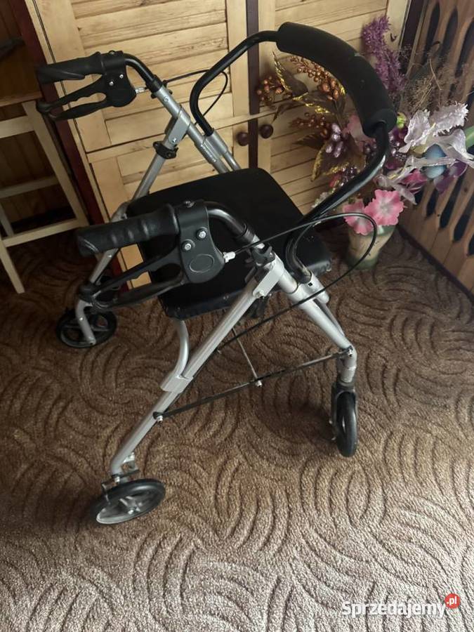 chodzik starszej osoby Ostrów