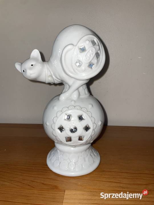 biała porcelanowa figurka Warszawa
