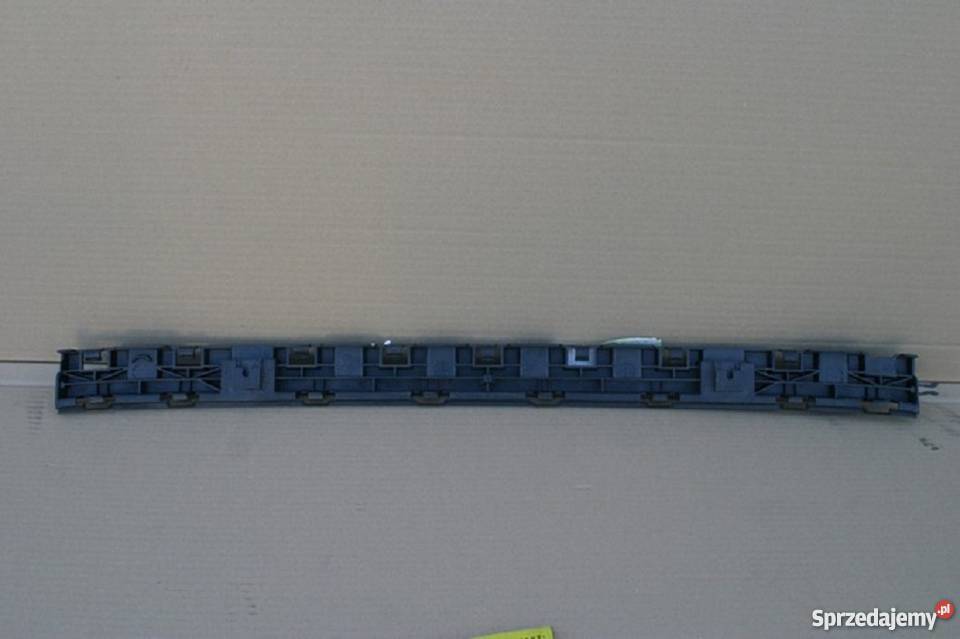 mercedes a klasa w176 ŚLIZG ŚRODKOWY ZDERZAKA Bieleń