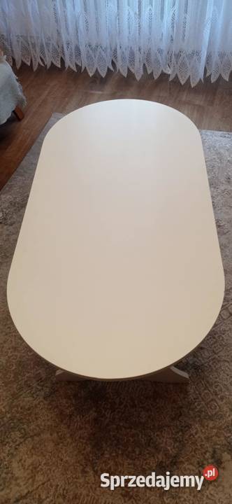 Stolik kawowy koloru białego