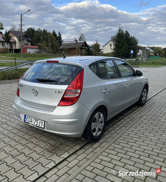 Hyundai i30 16 gaz 2009r Rok produkcji 2009 Słotowa
